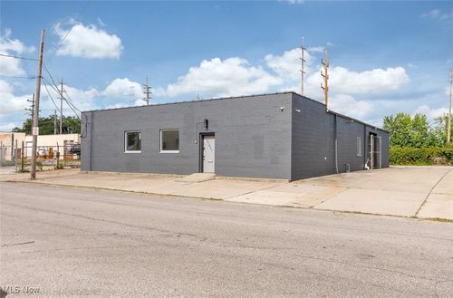 17827 Roseland Rd, Cleveland, OH, 44112-1230 | Card Image