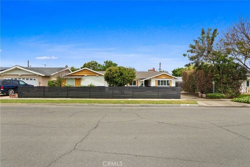 17391 Roseleaf, Tustin, CA, 92780 | Card Image