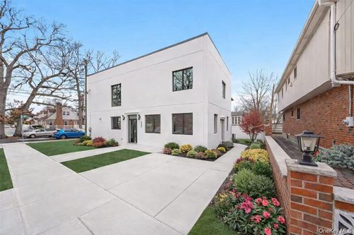 33-03 213th St, Bayside, NY, 11361-1532 | Card Image