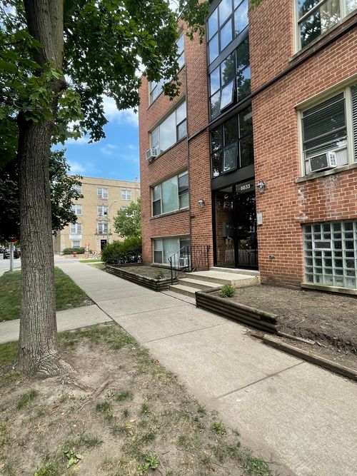 3b-6833 Oakley Ave, Chicago, IL, 60645-4755 | Card Image