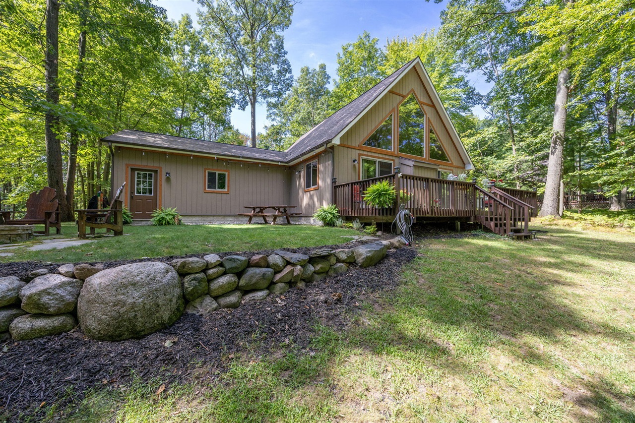 Center Ln, Stanwood, MI 49346
