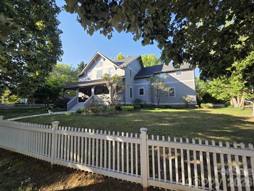 1066 Columbine Rd, Asheville, NC, 28803-2398 | Card Image