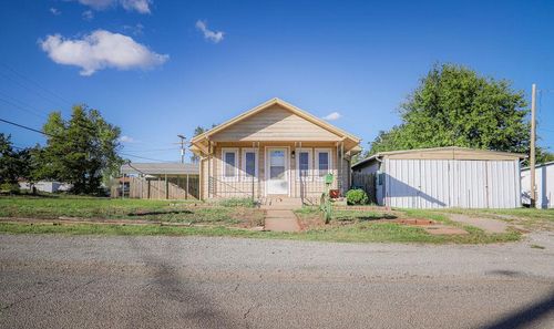 801 E 1st St, Cordell, OK, 73632-5015 | Card Image