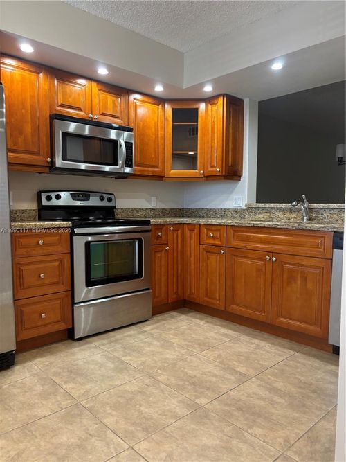 apt-303d-1650 Sw 124th Ter, Pembroke Pines, FL, 33027-6880 | Card Image