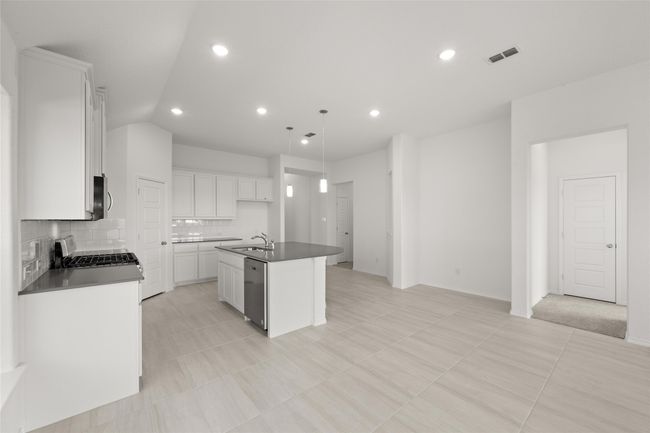 921 Beverly DIning2 | Image 10