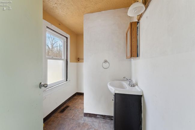 34 N Park St, House other with 4 bedrooms, 2 bathrooms and null parking in Oberlin OH | Image 11