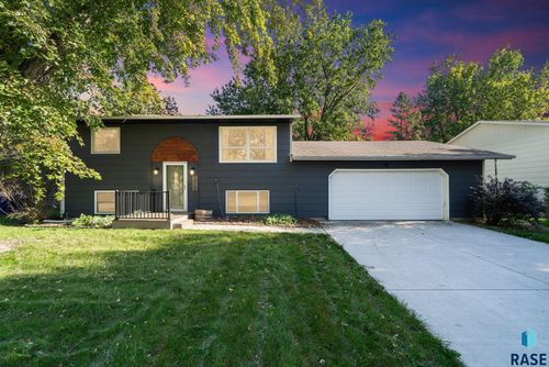 3924 S Morrow Dr Drive, Sioux Falls, SD, 57106-1246 | Card Image