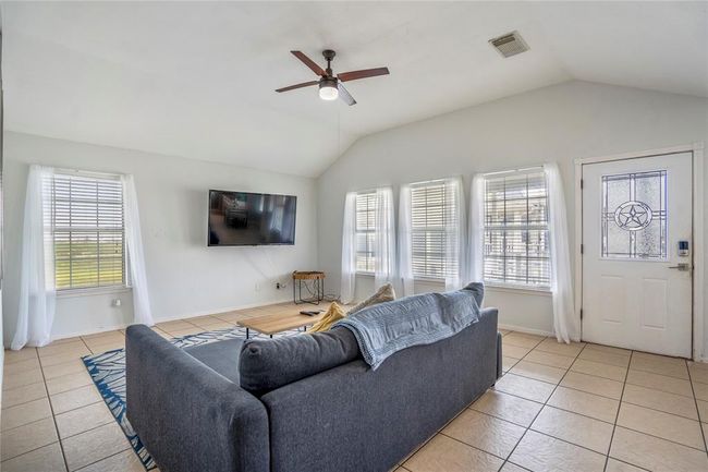Plenty of windows to let in tons of natural light throughout the day. | Image 6