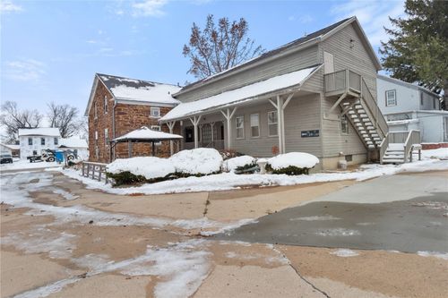 4712 220th Trl, Amana, IA, 52203-8033 | Card Image