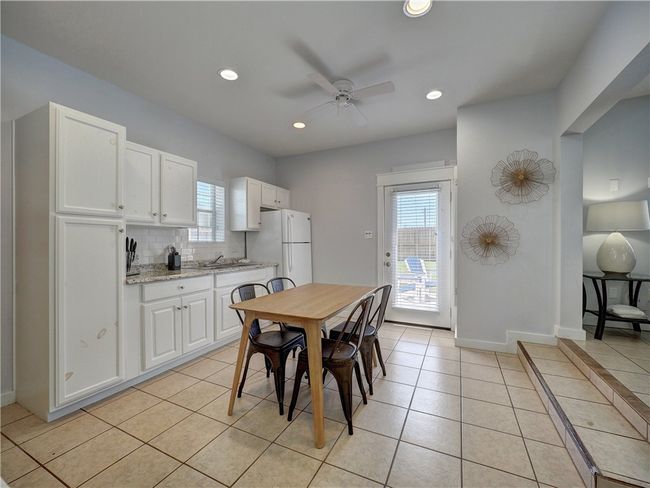 514 Royal Palm Dr, House other with 3 bedrooms, 3 bathrooms and 4 parking in Port Aransas TX | Image 11