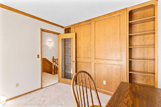 1038 Shawnee Rd Sw, Home with 3 bedrooms, 3 bathrooms and 4 parking in Calgary AB | Image 6