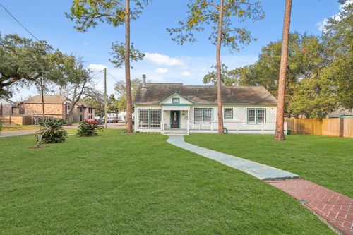 316 W Lang St, Alvin, TX, 77511-2412 | Card Image