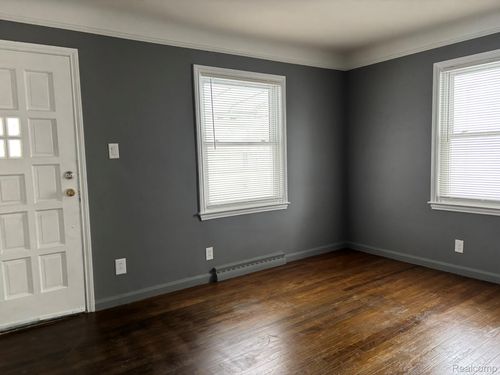 8149 Standard, Center Line, MI, 48015 | Card Image