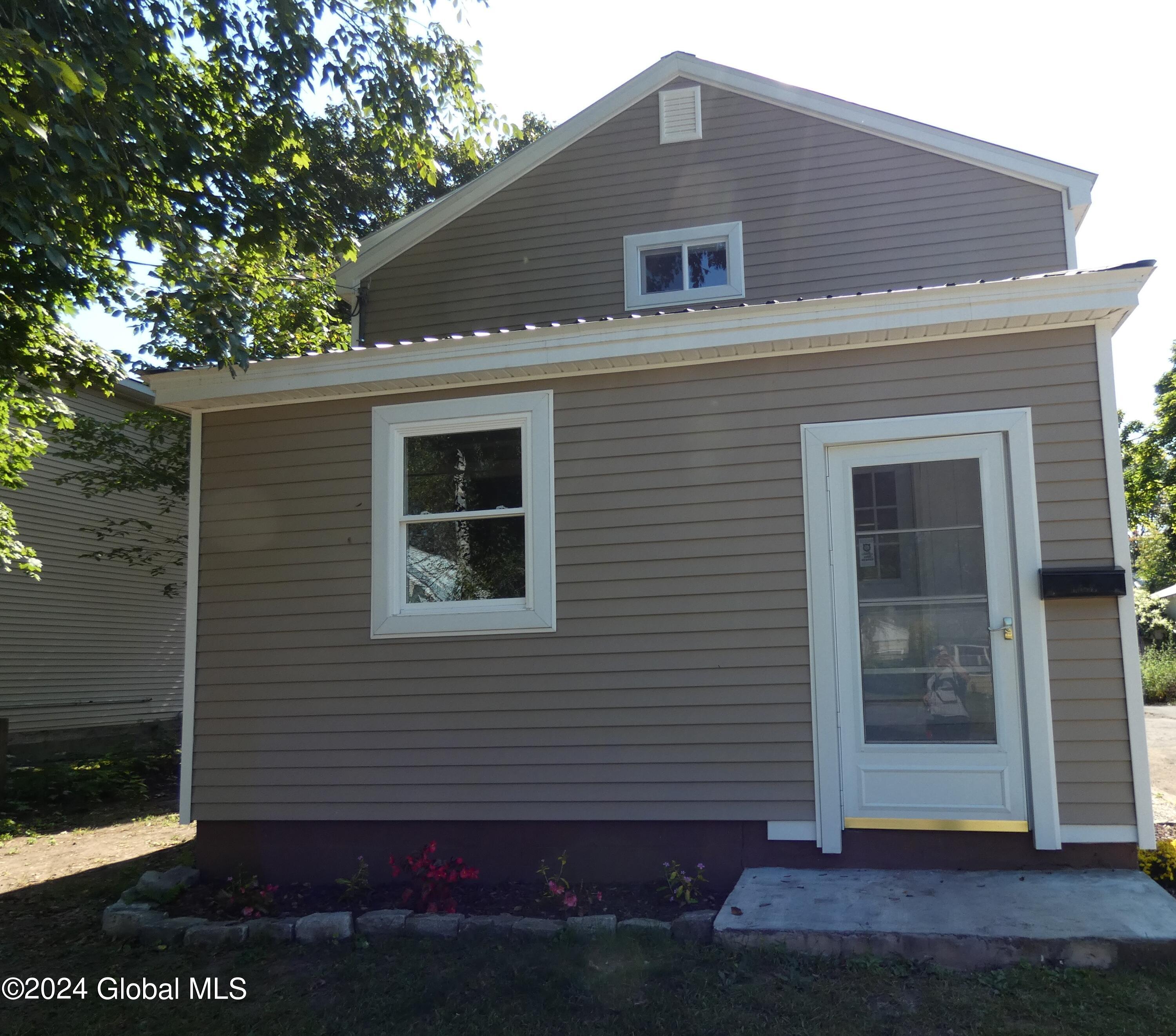 Douglas Ave, Glens Falls, NY 12801