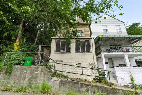 2002 Noble St, Sharpsburg, PA, 15215-2731 | Card Image