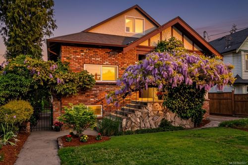 1730 Haultain St, Victoria, BC, V8R2L2 | Card Image