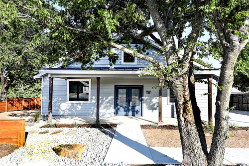 202 Strong St, Bowie, TX, 76230-5517 | Card Image