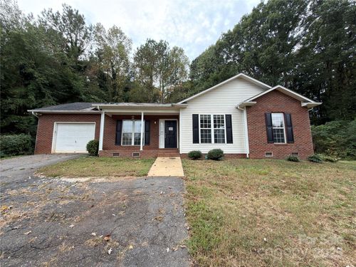 1862 Green Leaf Ct, Conover, NC, 28613-8134 | Card Image