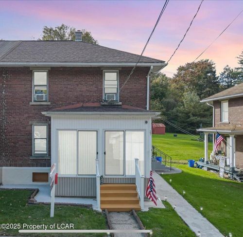 27 Loomis Park, Hanover Township, PA, 18706-4901 | Card Image