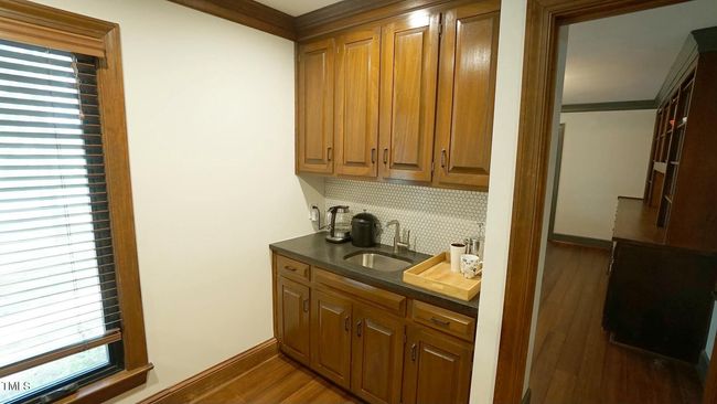 Wet Bar/Coffee Bar | Image 12