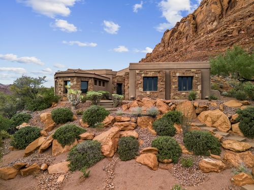 2938 N Chinle Cir, St George, UT, 84770 | Card Image