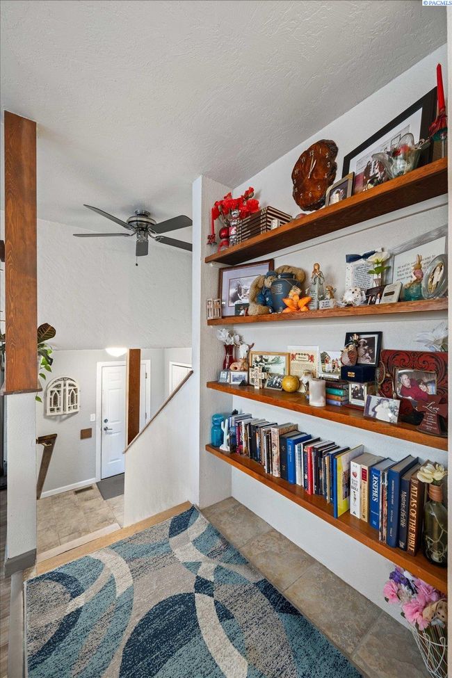 73805 N Demoss Rd, Home with 3 bedrooms, 3 bathrooms and null parking in Benton City WA | Image 26