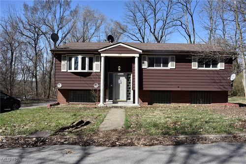 190 10th St, Campbell, OH, 44405-1670 | Card Image