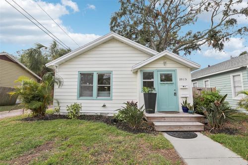 2015 3rd St S, SAINT PETERSBURG, FL, 33705-2711 | Card Image