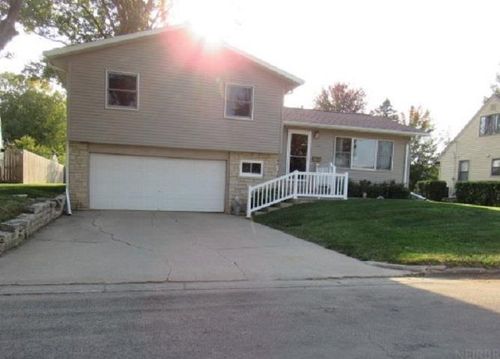 823 Timberline Rd, Monticello, IA, 52310-2043 | Card Image