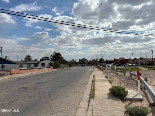 525 Lafayette Dr, El Paso, TX, 79915-3235 | Card Image