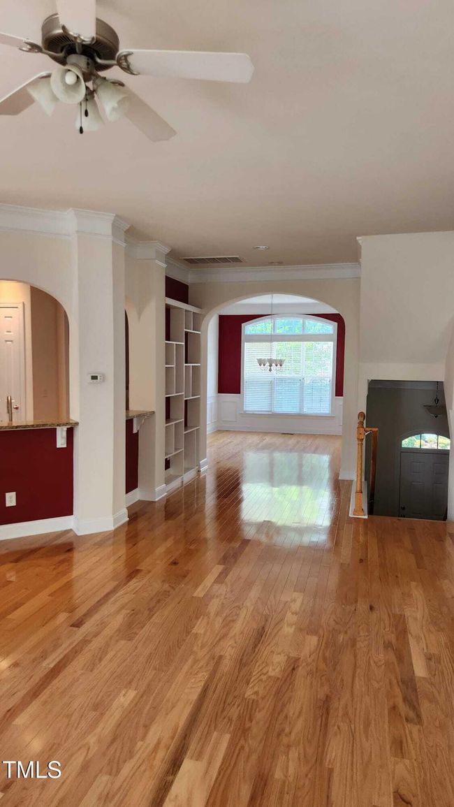 Main Level | Image 17