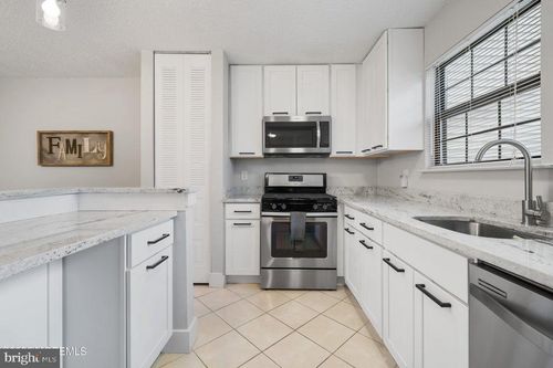 601 Bromelia Ct, Jackson, NJ, 08527-4128 | Card Image