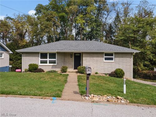 51235 Burrwood Dr, Saint Clairsville, OH, 43950-9168 | Card Image