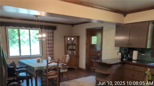 kitchen and dining area | Image 21