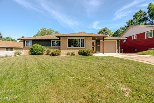 106 E Divide Ave, Bismarck, ND, 58501-2649 | Card Image