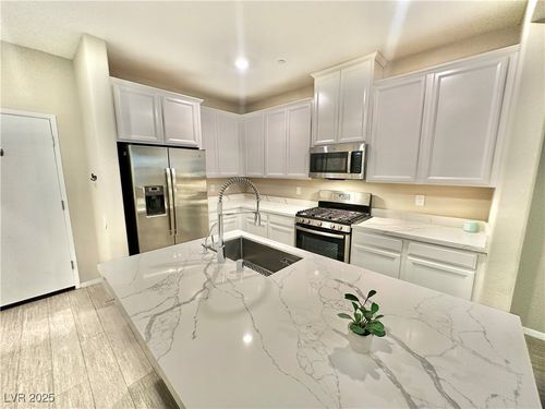 49 Alamere Falls Dr, Las Vegas, NV, 89138-6155 | Card Image