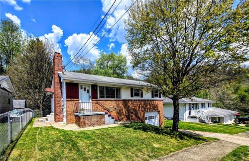 108 Theresa Dr, Weirton, WV, 26062-9632 | Card Image