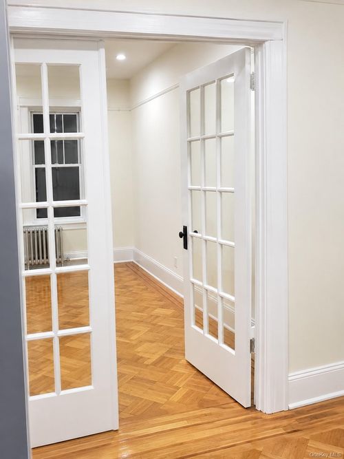23805 Braddock Avenue, New York, NY, 11426 | Card Image