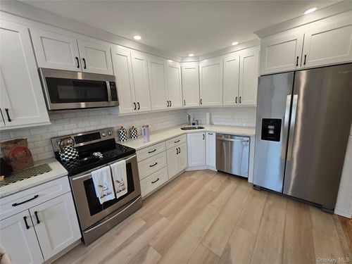 apt-9a-215 Terry Rd, Smithtown, NY, 11787-5112 | Card Image