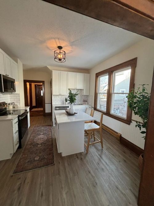 137 9th Ave S, South Saint Paul, MN, 55075-2211 | Card Image