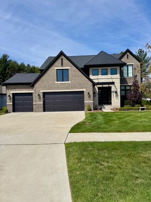 52801 Royal Park Ave, Shelby Twp, MI, 48315-2771 | Card Image