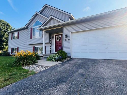 16705 Antler Dr Ne, Cedar Springs, MI, 49319-8175 | Card Image