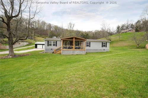 28 Crescent Dr, Scott Depot, WV, 25560-7088 | Card Image