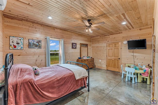 14426 110 Th St, House other with 5 bedrooms, 3 bathrooms and null parking in Oskaloosa KS | Image 23