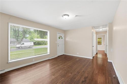 9310 Cottonwood St, Lenexa, KS, 66215-3174 | Card Image