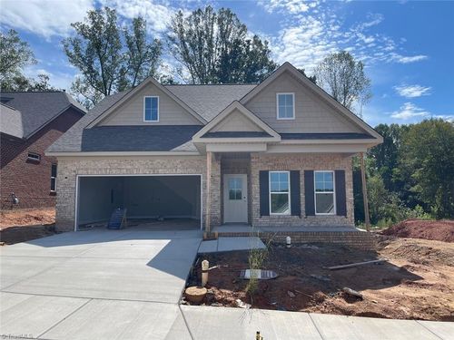 2804 Monarch Way, Winston Salem, NC, 27106-9932 | Card Image