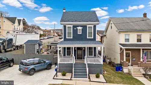 630 Lehigh St, Jim Thorpe, PA, 18229-1504 | Card Image