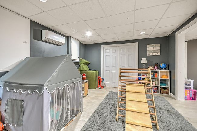 517 W Glade St, House other with 3 bedrooms, 3 bathrooms and null parking in Glade Spring VA | Image 32