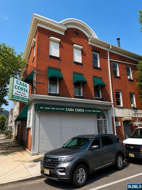 151-145-151 Elm St, Newark, NJ, 07105-1704 | Card Image
