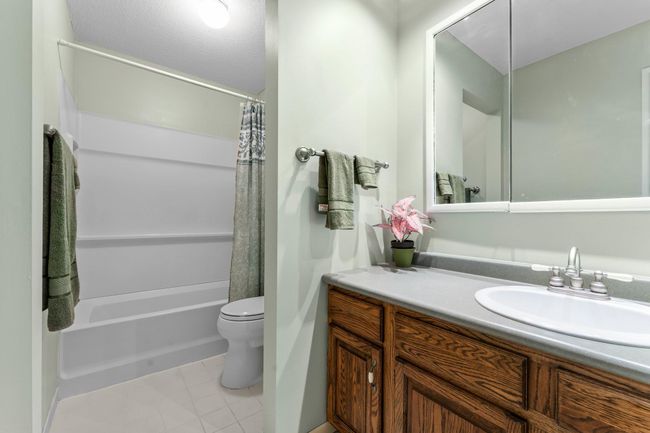 Spacious bath | Image 9